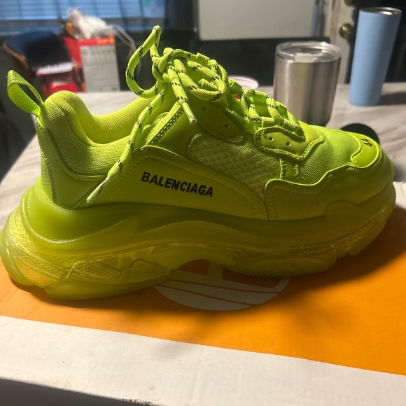 Balenciaga - Picture 1 of 7